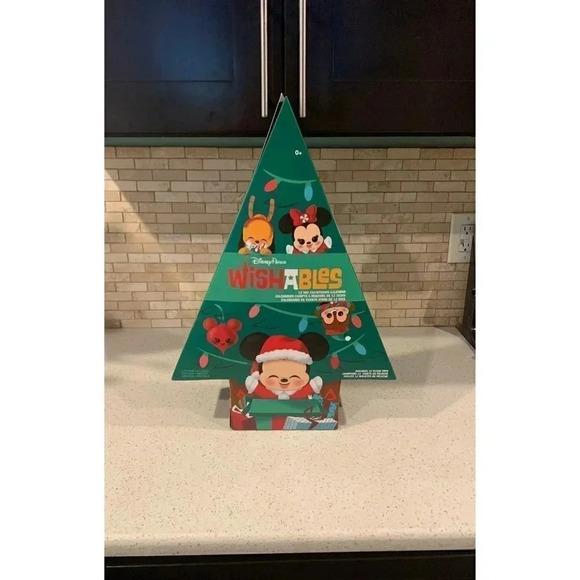 2021 Mickey Mouse and Friends Disney Parks Wishables Plush Advent Calendar - Picture 1 of 5